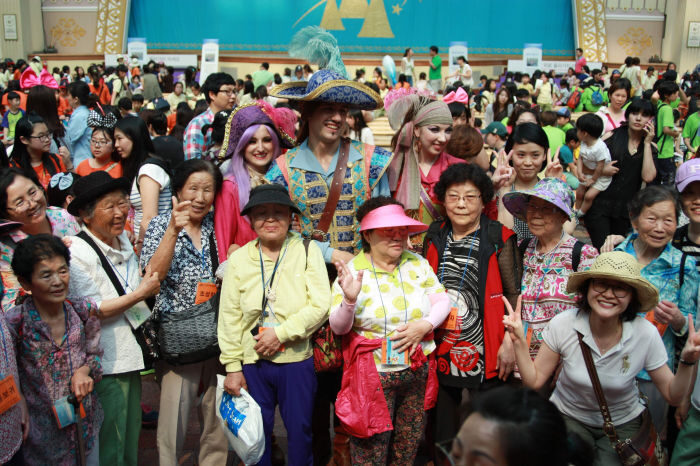 봉사로 세상을 변화시키는 따뜻한 사람들