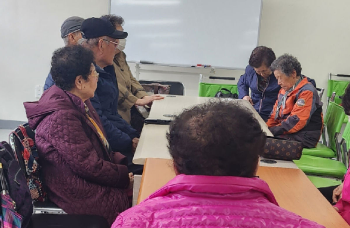 독거노인 지원 64